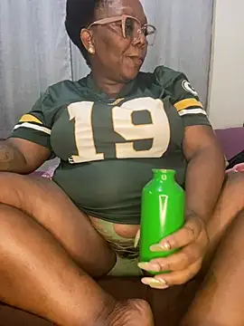 Snapshot of BoobsQueeen chatting on 07-31-26, 11:26 BoobsQueeen online show from 07-31-26, 11:26