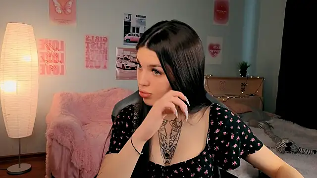 molly rettyy online show from 04-17-26, 04:37