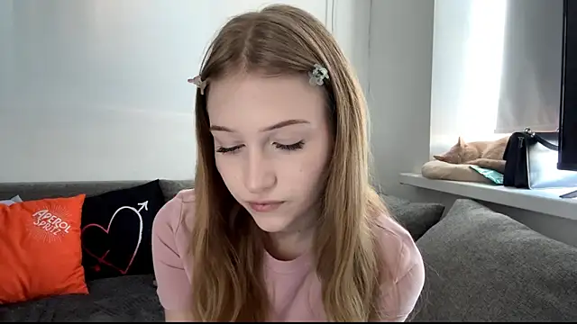 Snapshot of KatrineDrea chatting on 04-28-26, 01:16 KatrineDrea online show from 04-28-26, 01:16