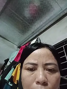 Snapshot of -Hami- chatting on 05-16-26, 12:59 -Hami- online show from 05-16-26, 12:59