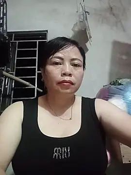 Snapshot of -Hami- chatting on 05-19-26, 06:36 -Hami- online show from 05-19-26, 06:36
