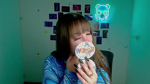Snapshot of Tiffani_Angel chatting on 04-15-26, 05:36 Tiffani Angel online show from 04-15-26, 05:36