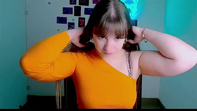 Snapshot of Tiffani_Angel chatting on 05-05-26, 05:37 Tiffani Angel online show from 05-05-26, 05:37
