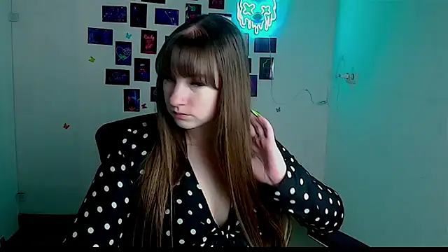 Snapshot of Tiffani_Angel chatting on 05-06-26, 05:35 Tiffani Angel online show from 05-06-26, 05:35