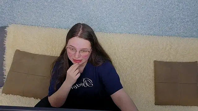 SofiDreamm online show from 04-17-26, 08:23