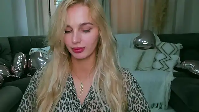 Snapshot of blonde__flirt chatting on 04-01-26, 05:08 blonde flirt online show from 04-01-26, 05:08