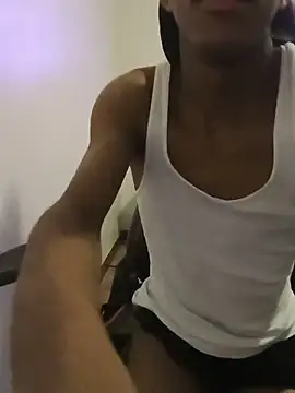 Snapshot of AlphaPremiere chatting on 05-31-26, 07:26 AlphaPremiere online show from 05-31-26, 07:26