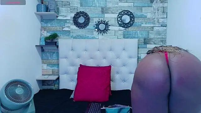 Snapshot of Skylernaomi chatting on 06-01-26, 02:30 Skylernaomi online show from 06-01-26, 02:30