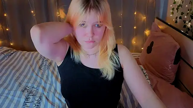 Snapshot of unburnedgirl chatting on 04-24-26, 03:25 unburnedgirl online show from 04-24-26, 03:25