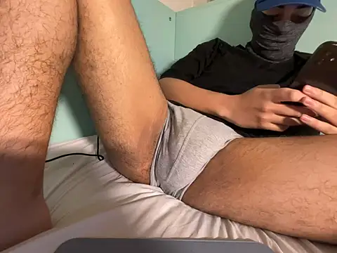 Snapshot of Rebeu_77 chatting on 04-12-26, 10:37 Rebeu 77 online show from 04-12-26, 10:37
