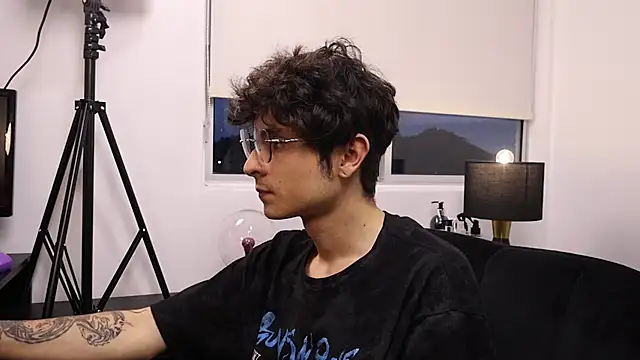 Snapshot of Tyler_Blade chatting on 04-06-26, 11:16 Tyler Blade online show from 04-06-26, 11:16