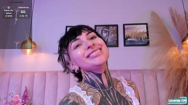 Snapshot of Luana_fiore chatting on 04-11-26, 12:20 Luana fiore online show from 04-11-26, 12:20