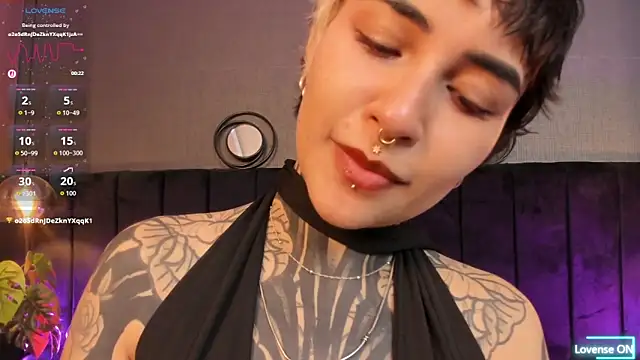 Snapshot of Luana_fiore chatting on 05-10-26, 12:32 Luana fiore online show from 05-10-26, 12:32