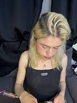 Lia fire online show from 05-07-26, 03:12