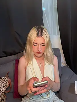 Lia fire online show from 05-17-26, 05:05