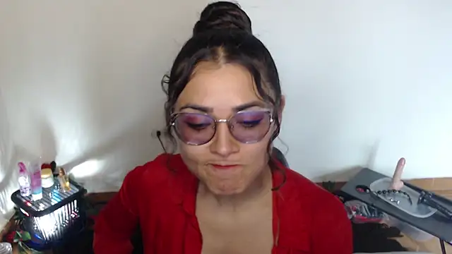 Snapshot of FreyaRouge chatting on 06-12-26, 05:12 FreyaRouge online show from 06-12-26, 05:12