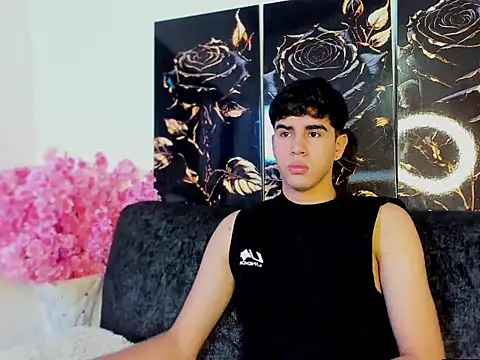 Snapshot of Andy_wood chatting on 04-06-26, 01:01 Andy wood online show from 04-06-26, 01:01