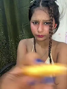 Snapshot of Cutiepie- chatting on 05-18-26, 10:26 Cutiepie- online show from 05-18-26, 10:26