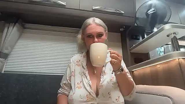 BustySwingingSlut online show from 07-07-26, 08:40