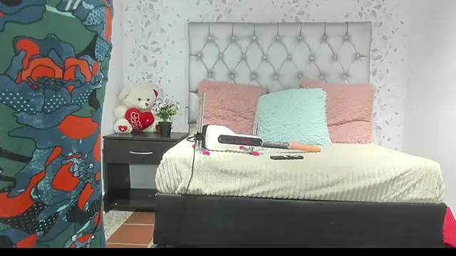Snapshot of brenda_sofia69 chatting on 05-26-26, 01:51 brenda sofia69 online show from 05-26-26, 01:51