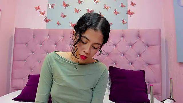 Snapshot of Kaira_luxury chatting on 06-08-26, 03:07 Kaira luxury online show from 06-08-26, 03:07