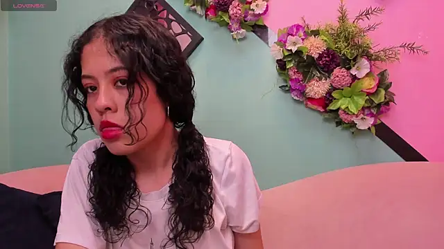Snapshot of Kaira_luxury chatting on 06-30-26, 06:53 Kaira luxury online show from 06-30-26, 06:53