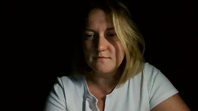 Snapshot of TinaKittyX chatting on 06-27-26, 08:03 TinaKittyX online show from 06-27-26, 08:03