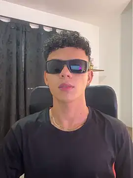 Snapshot of sebascuterouss chatting on 05-12-26, 12:24 sebascuterouss online show from 05-12-26, 12:24