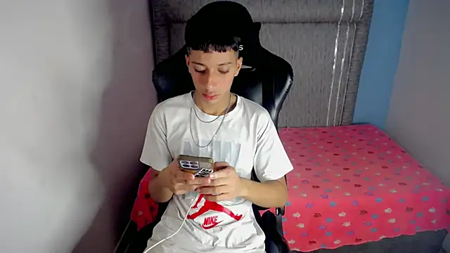 Snapshot of Yei_lee_ chatting on 04-21-26, 03:46 Yei lee online show from 04-21-26, 03:46