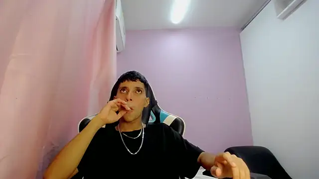 Snapshot of Yei_lee_ chatting on 04-30-26, 03:35 Yei lee online show from 04-30-26, 03:35