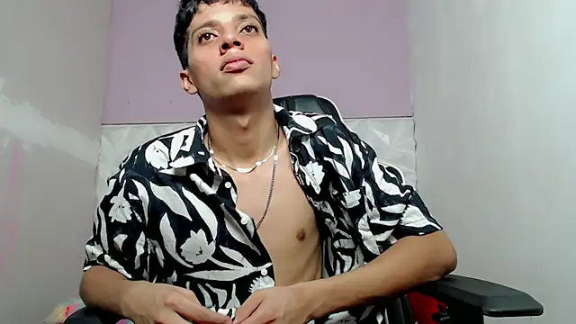 Snapshot of Yei_lee_ chatting on 05-06-26, 02:19 Yei lee online show from 05-06-26, 02:19