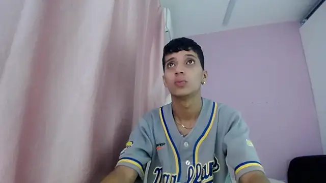 Snapshot of Yei_lee_ chatting on 05-14-26, 09:27 Yei lee online show from 05-14-26, 09:27