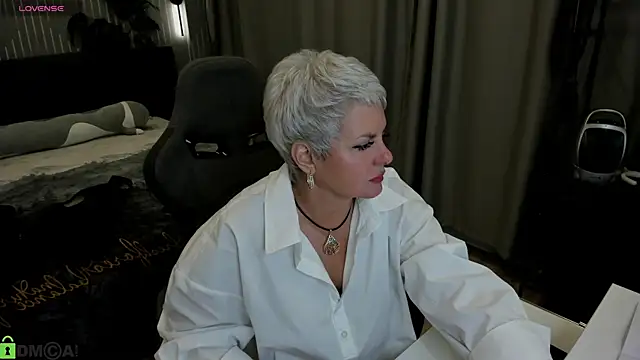 Linda Zef1r online show from 05-23-26, 01:00