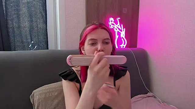 Snapshot of Marie_Reyess chatting on 04-18-26, 05:00 Marie Reyess online show from 04-18-26, 05:00