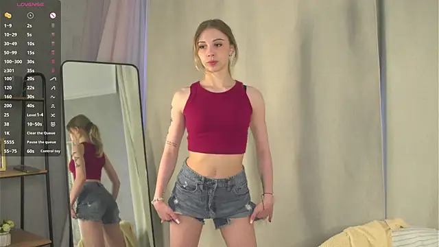 Snapshot of AubreyHoltry chatting on 05-17-26, 11:06 AubreyHoltry online show from 05-17-26, 11:06