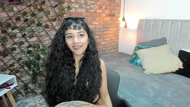 Snapshot of Hanna_Clark__ chatting on 04-27-26, 12:36 Hanna Clark online show from 04-27-26, 12:36