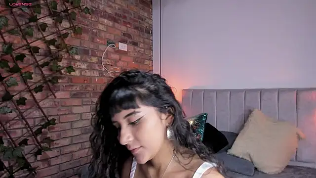 Snapshot of Hanna_Clark__ chatting on 05-04-26, 12:12 Hanna Clark online show from 05-04-26, 12:12