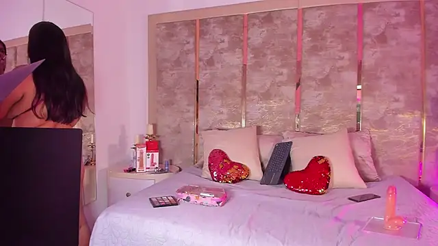 Snapshot of BellaWilliams_ chatting on 05-14-26, 04:19 BellaWilliams online show from 05-14-26, 04:19