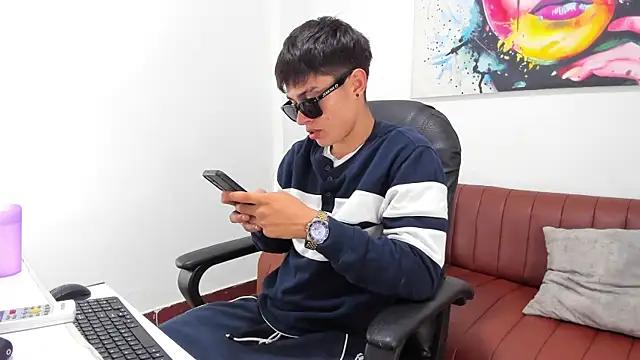 Thebestboyhot online show from 04-12-26, 05:12