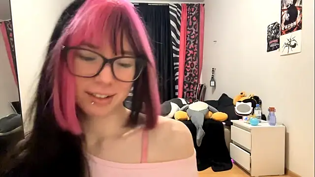 Snapshot of WifeAileen chatting on 04-10-26, 06:51 WifeAileen online show from 04-10-26, 06:51