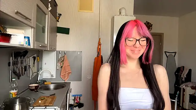 Snapshot of WifeAileen chatting on 04-16-26, 06:36 WifeAileen online show from 04-16-26, 06:36