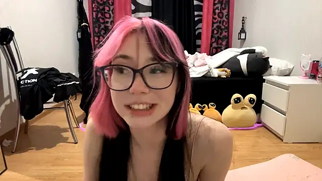 Snapshot of WifeAileen chatting on 04-28-26, 07:41 WifeAileen online show from 04-28-26, 07:41
