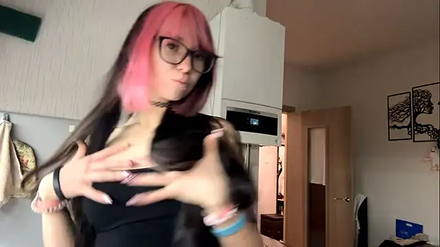 Snapshot of WifeAileen chatting on 05-12-26, 06:16 WifeAileen online show from 05-12-26, 06:16