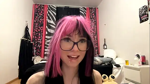 Snapshot of WifeAileen chatting on 05-25-26, 06:25 WifeAileen online show from 05-25-26, 06:25
