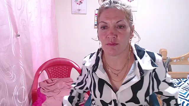 Snapshot of juliachannelhot chatting on 05-08-26, 10:48 juliachannelhot online show from 05-08-26, 10:48