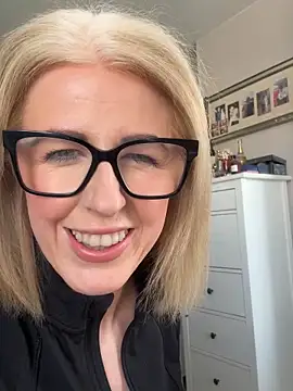 Laylaskyexx online show from 04-14-26, 10:32