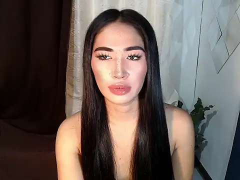 Snapshot of urasiankylie chatting on 05-19-26, 02:01 urasiankylie online show from 05-19-26, 02:01