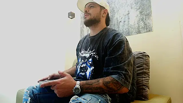 Snapshot of TROY_KIRK chatting on 05-07-26, 02:06 TROY KIRK online show from 05-07-26, 02:06