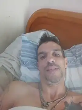 Snapshot of Guillelp chatting on 04-27-26, 03:32 Guillelp online show from 04-27-26, 03:32