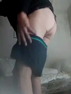 Snapshot of Guillelp chatting on 05-18-26, 05:46 Guillelp online show from 05-18-26, 05:46